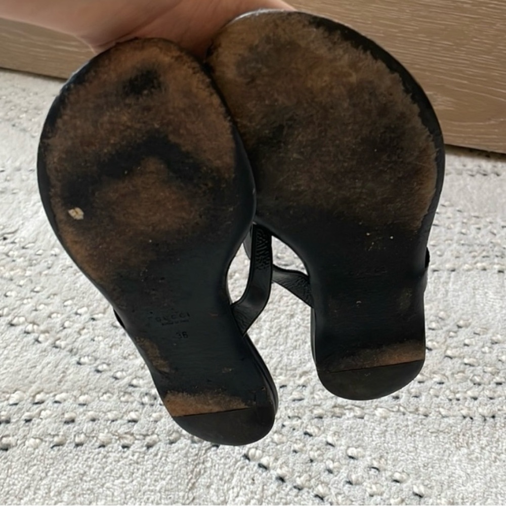 Gucci Black and Silver Sandals with Minimalist Design - Picture 4 of 6